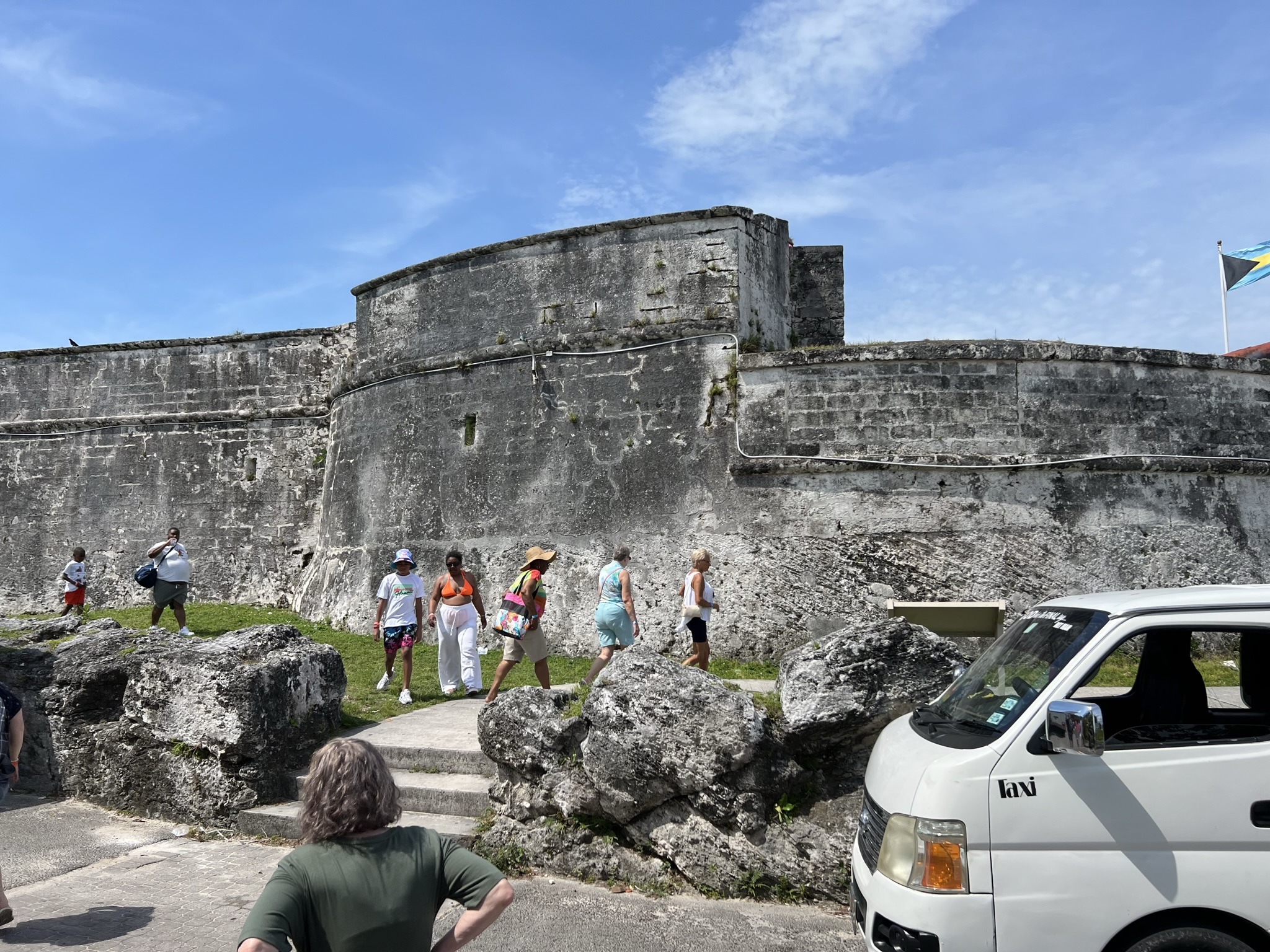Cruise Excursion Shorts – Discover Nassau Town and Atlantis Resort Tour of Nassau Bahamas