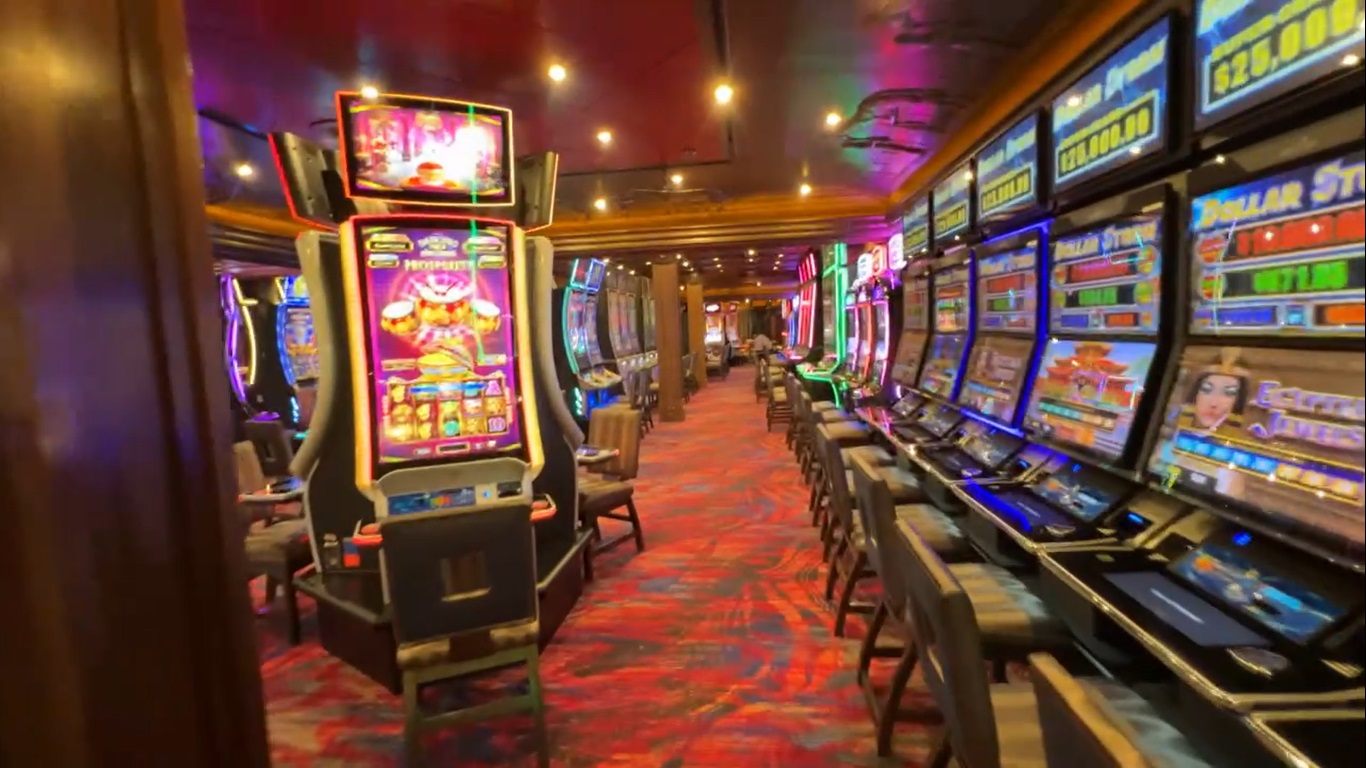 Cruise Ship Tours - Tour and Walkthrough of the Winner's Club Casino on Carnival Pride