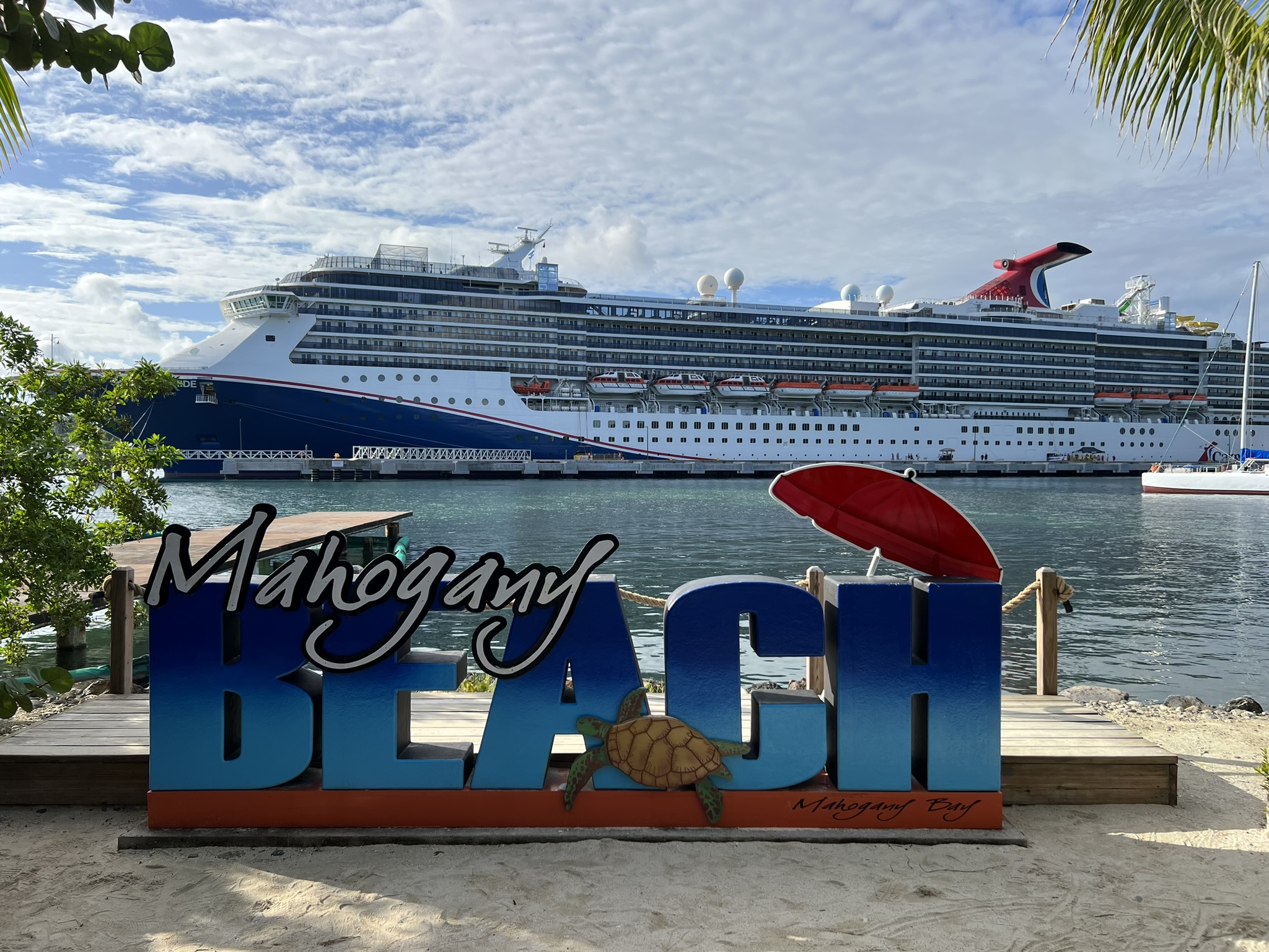 Cruise Ports - Guide to Carnival Cruise Line's Mahogany Bay Cruise Port in Roatan, Honduras