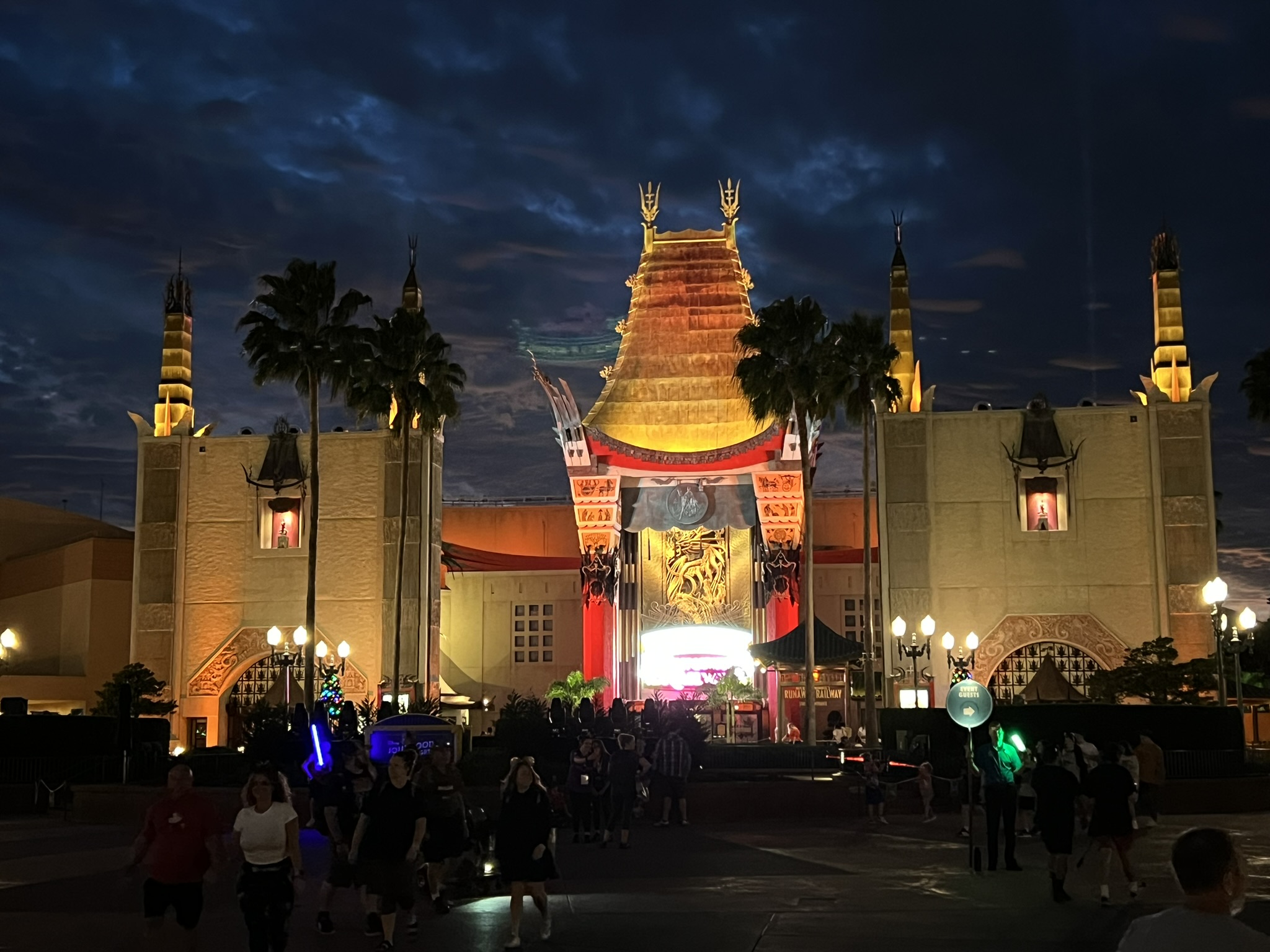 Theme Parks – Christmas Holidays at Disney Hollywood Studios and Wonderful World of Animation Show